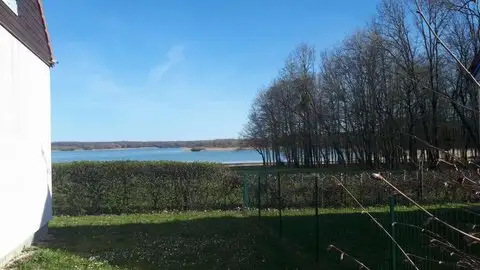 Logement 38B — vue lac depuis le jardin