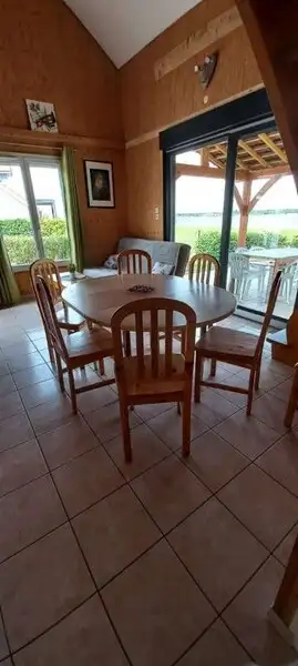 Logement 39 — séjour coin repas